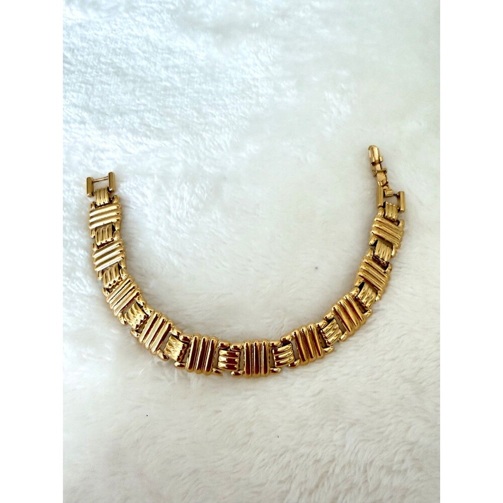 Vintage Monet Gold Tone Ribbed Link Bracelet Signed Fold Over Clasp 6.5 Inch De